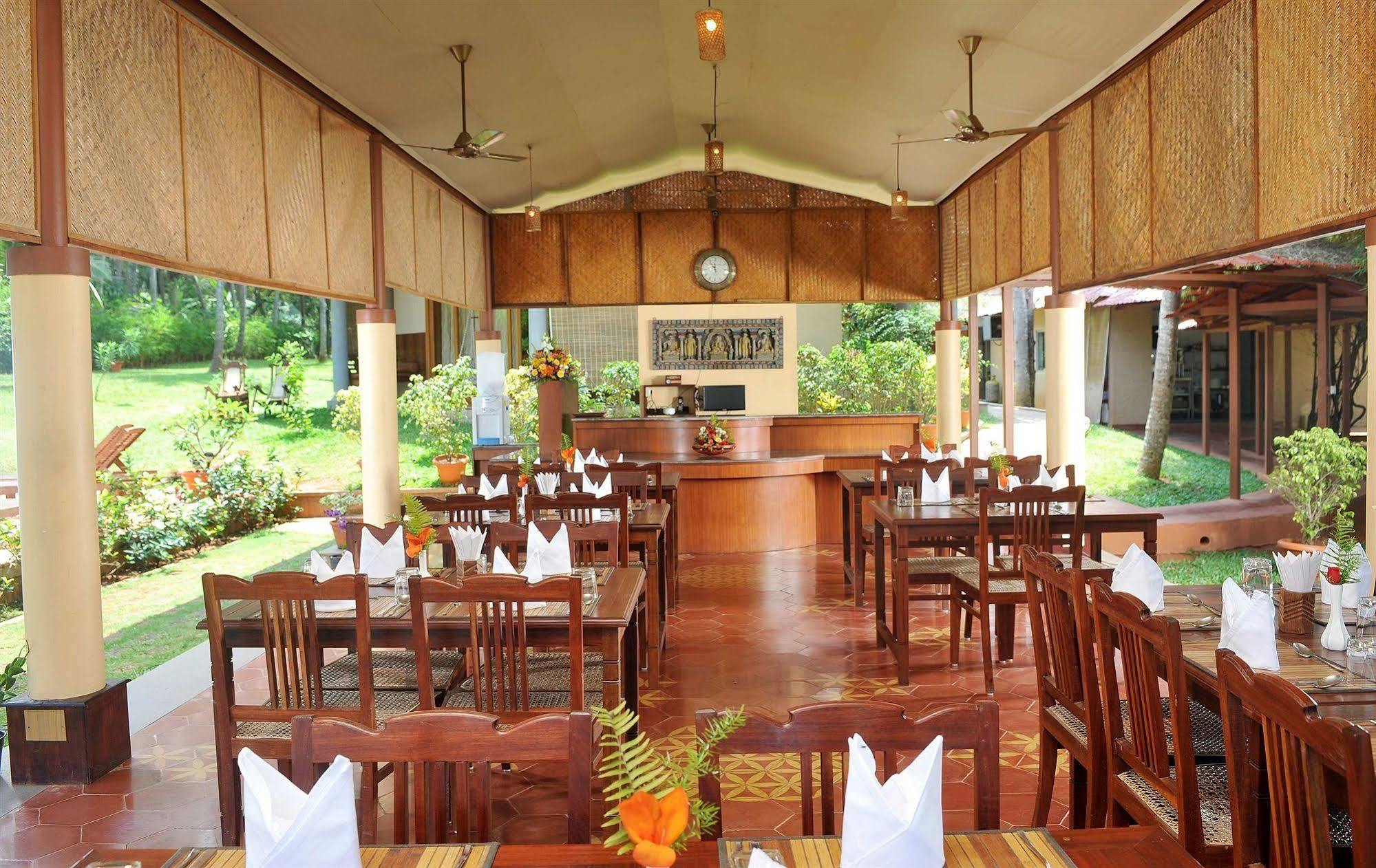 Hotel Ananda Lakshmi Ayurveda Retreat Chowara Esterno foto