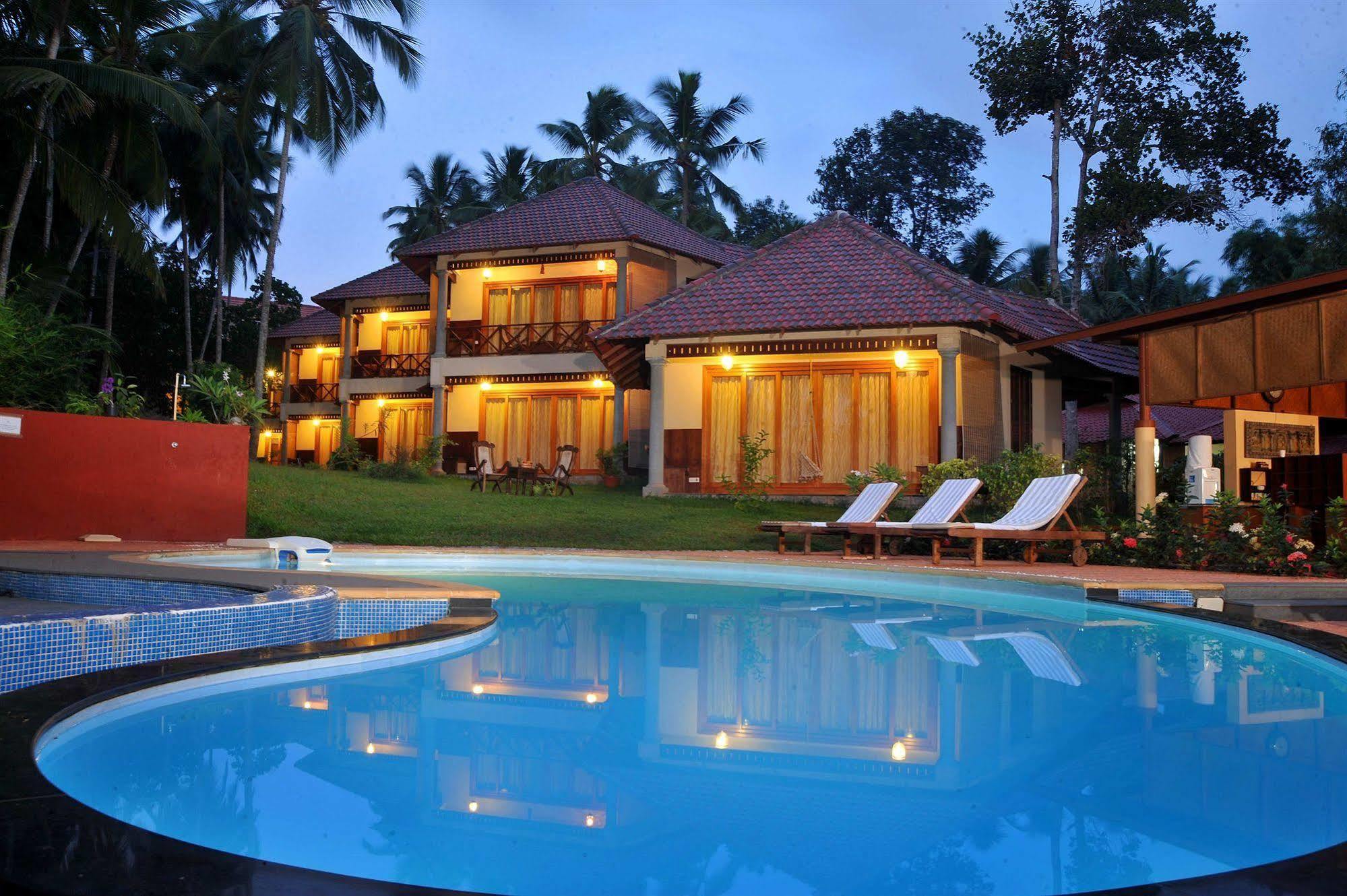 Hotel Ananda Lakshmi Ayurveda Retreat Chowara Esterno foto